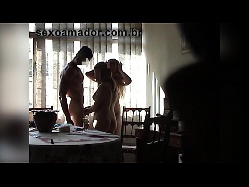 ❤️ Sex Frënn invitéieren e risege Mann an en Dräier mat him ☑ Fucking Video  op Porno lb.hentaibar.ru ️❤