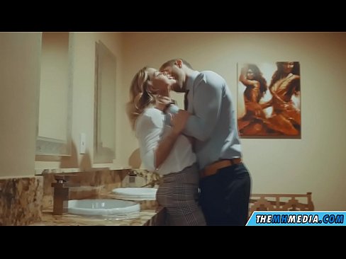 ❤️ Wann eng Busty Blond Iech an engem ëffentlechen Toilette verféiert ☑ Fucking Video  op Porno lb.hentaibar.ru ️❤